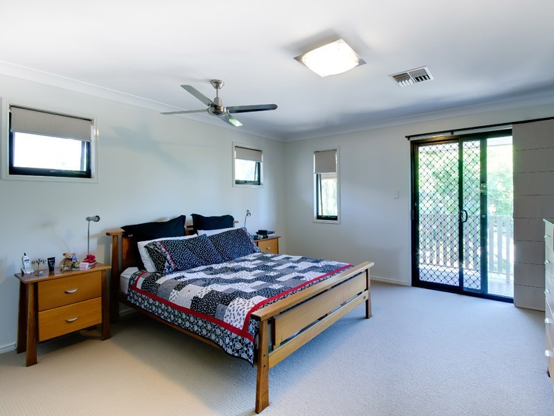 10 Perth Street, Camp Hill QLD 4152