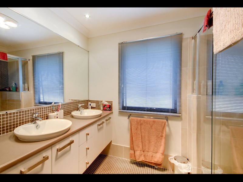 10 Perth Street, Camp Hill QLD 4152