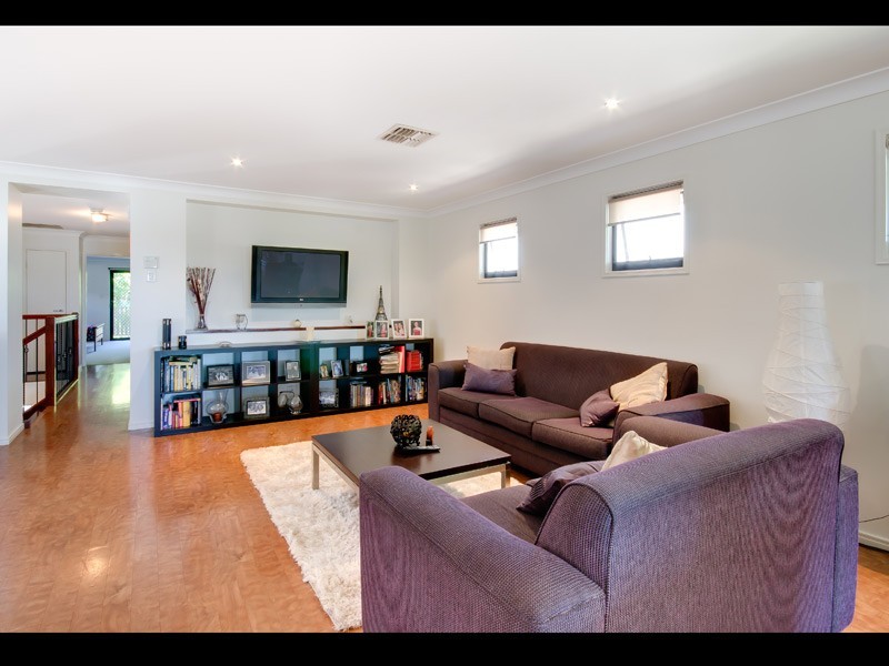 10 Perth Street, Camp Hill QLD 4152