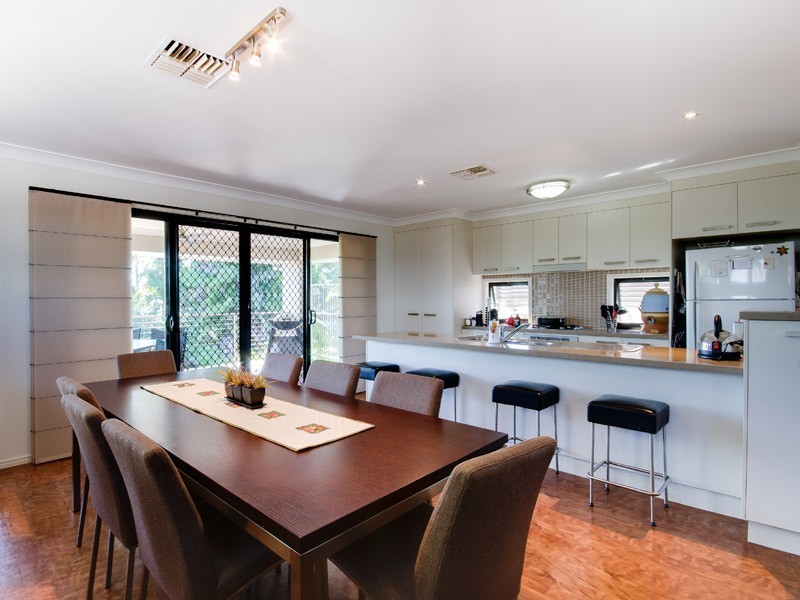 10 Perth Street, Camp Hill QLD 4152