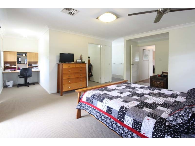 10 Perth Street, Camp Hill QLD 4152