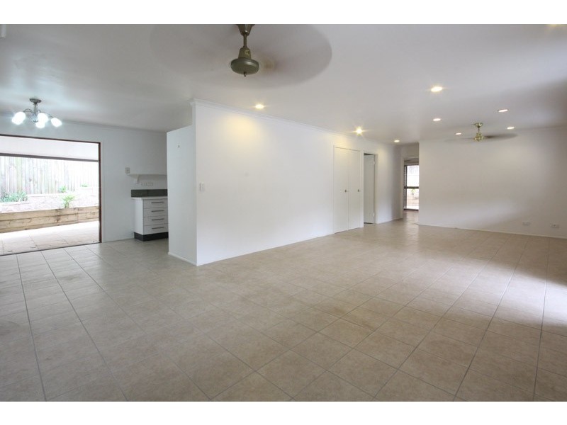 28 Lant Street, Chapel Hill QLD 4069