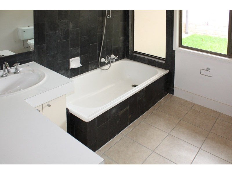 28 Lant Street, Chapel Hill QLD 4069