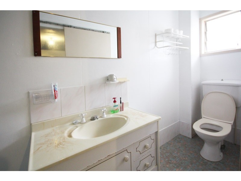 2/15 Cedar Street, Greenslopes QLD 4120