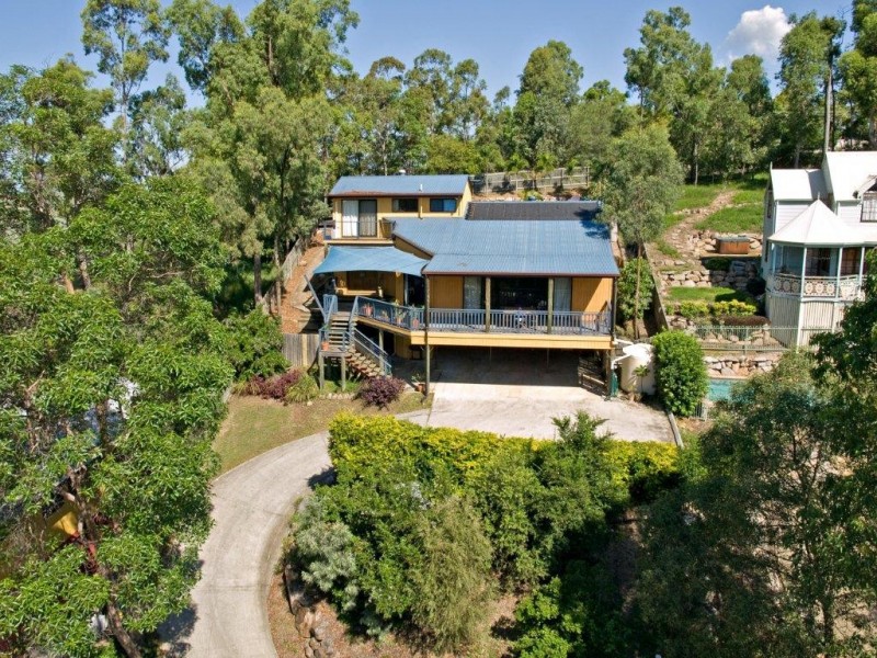 33 Larwood Place, Ferny Hills QLD 4055