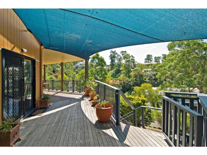 33 Larwood Place, Ferny Hills QLD 4055