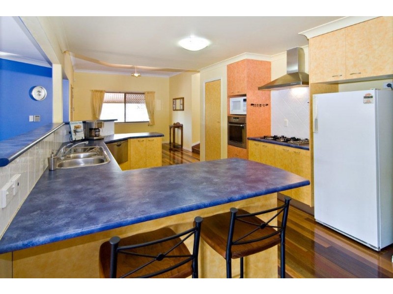 33 Larwood Place, Ferny Hills QLD 4055