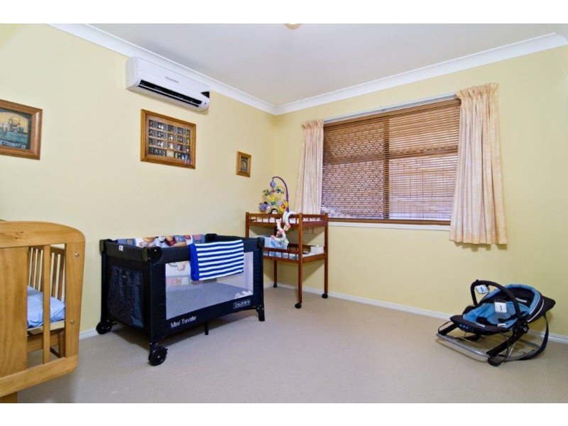 33 Larwood Place, Ferny Hills QLD 4055