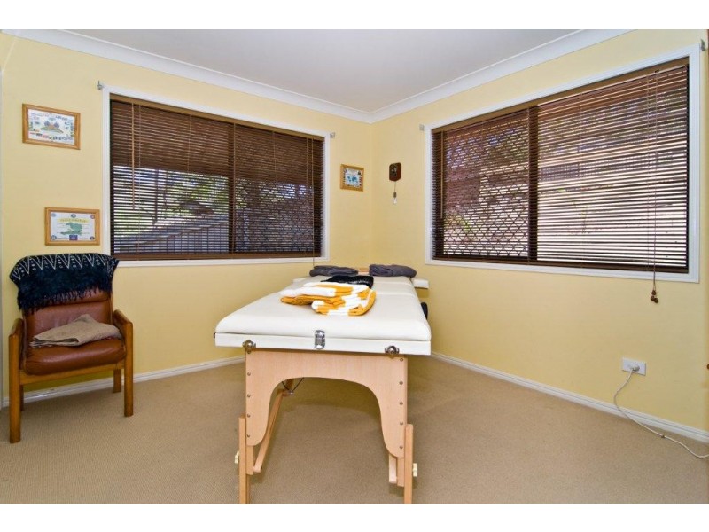 33 Larwood Place, Ferny Hills QLD 4055