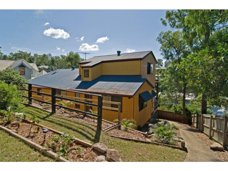 33 Larwood Place, Ferny Hills QLD 4055