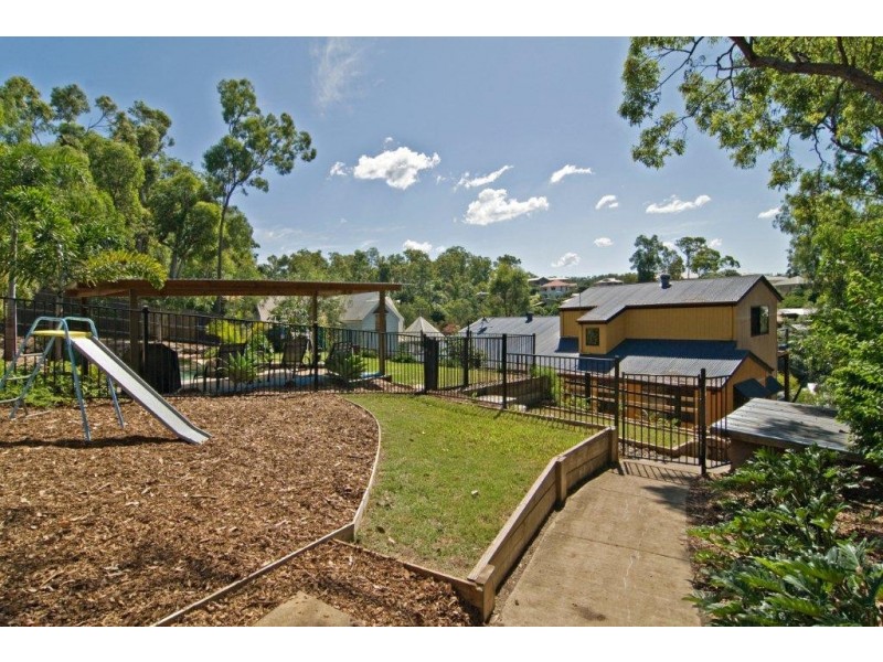 33 Larwood Place, Ferny Hills QLD 4055