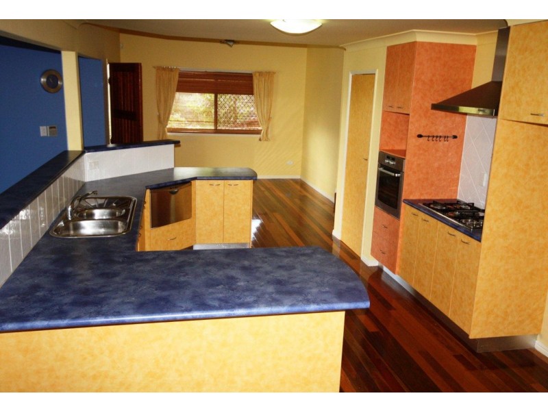 33 Larwood Place, Ferny Hills QLD 4055