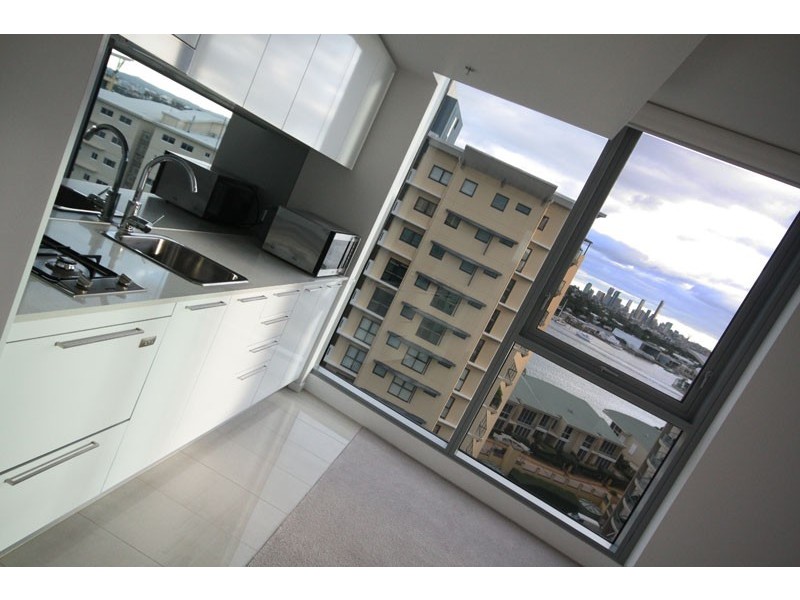 10913/ 8 Harbour Rd, Hamilton QLD 4007