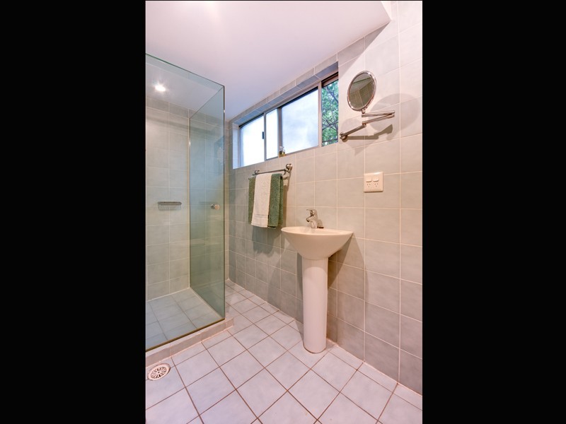 1 Warra St, Wynnum QLD 4178