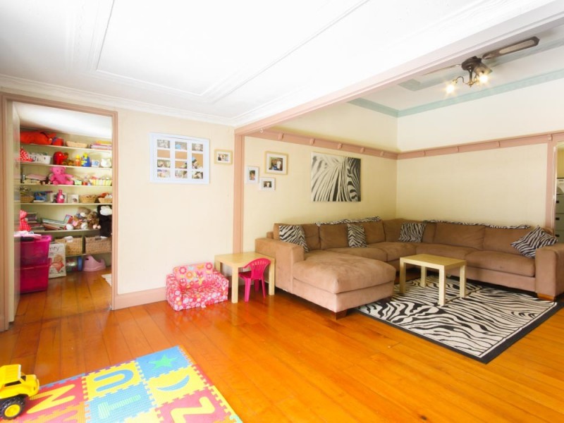 10 Akala St, Camp Hill QLD 4152