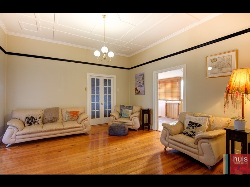 5 Lockyer St, Camp Hill QLD 4152