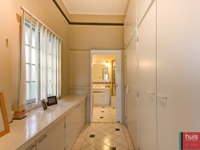 5 Lockyer St, Camp Hill QLD 4152