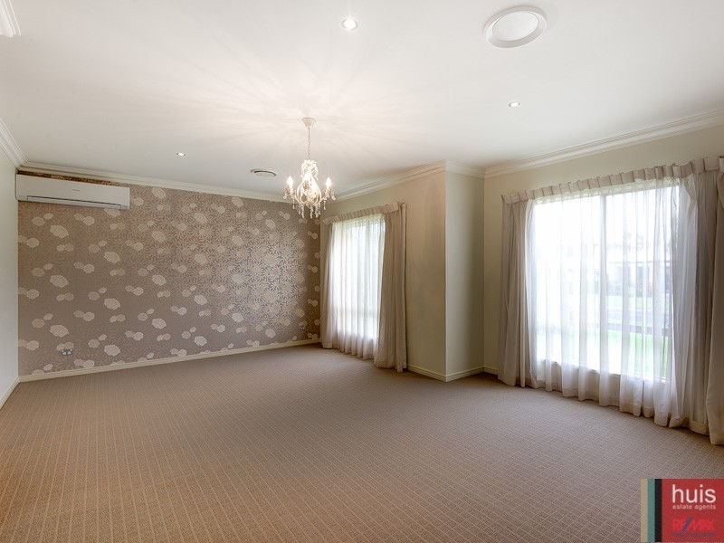 15 Farsley Pl, Manly West QLD 4179