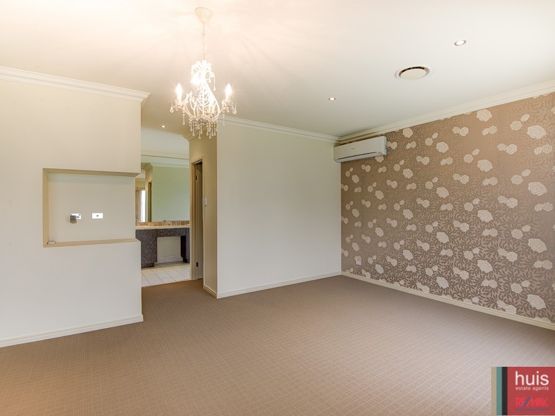 15 Farsley Pl, Manly West QLD 4179