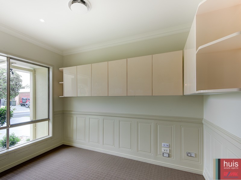 15 Farsley Pl, Manly West QLD 4179