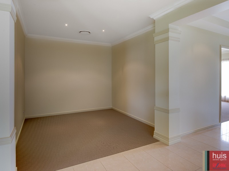 15 Farsley Pl, Manly West QLD 4179