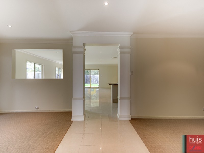 15 Farsley Pl, Manly West QLD 4179