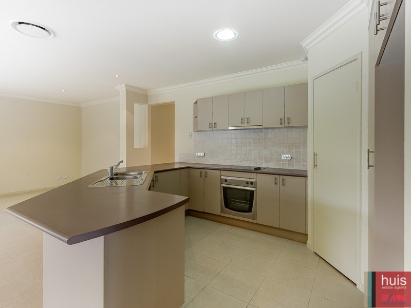 15 Farsley Pl, Manly West QLD 4179