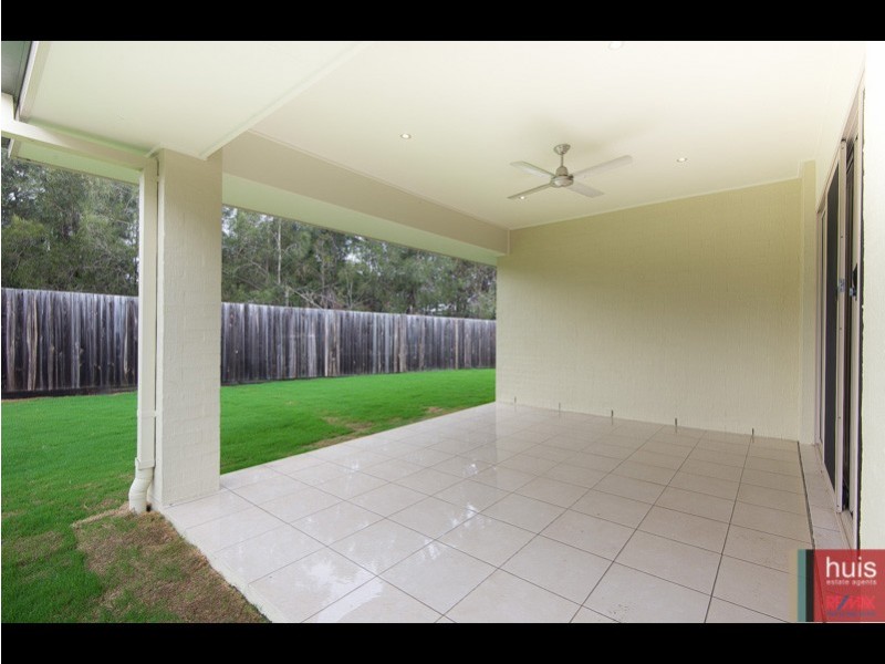 15 Farsley Pl, Manly West QLD 4179