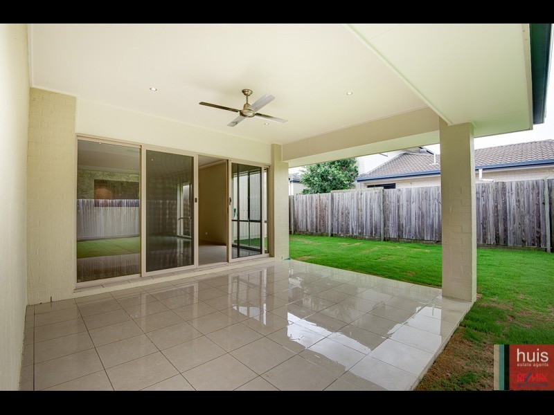 15 Farsley Pl, Manly West QLD 4179