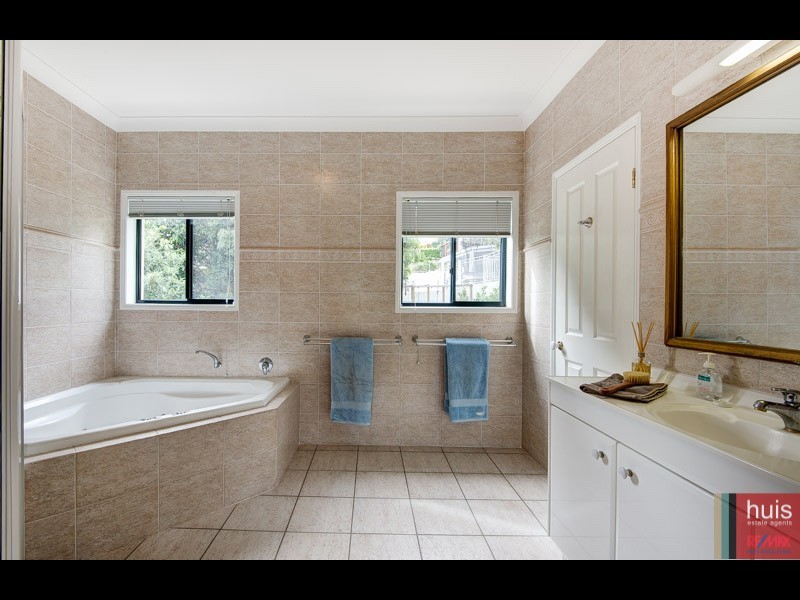 98 Invermore St, Mount Gravatt East QLD 4122