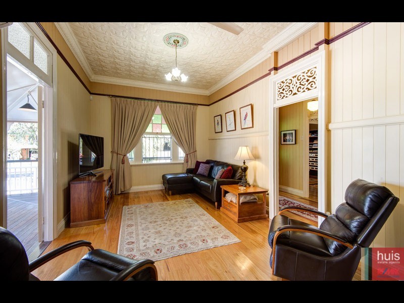 81 Brookfield Rd, Kedron QLD 4031