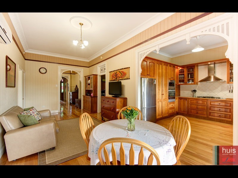 81 Brookfield Rd, Kedron QLD 4031