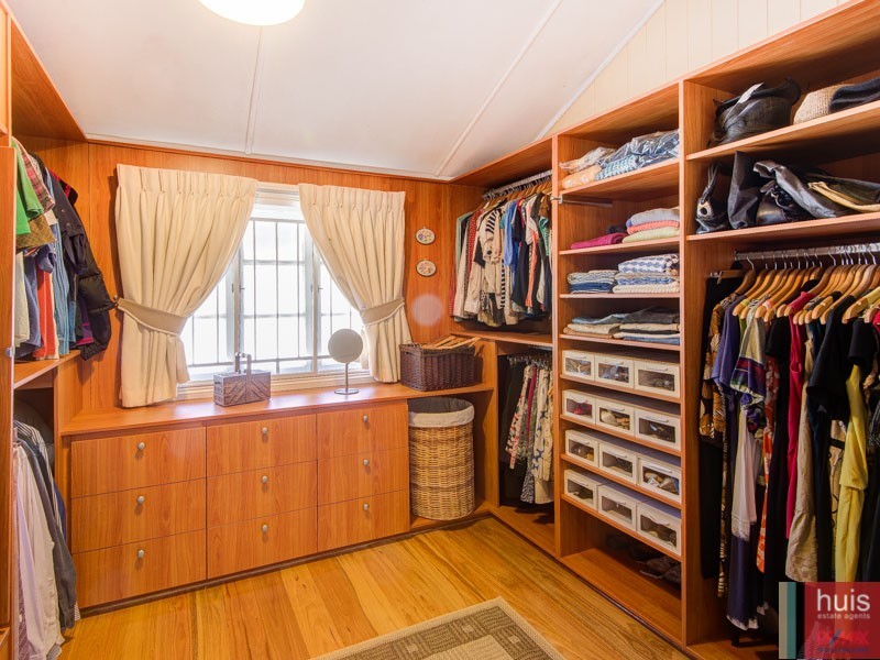 81 Brookfield Rd, Kedron QLD 4031