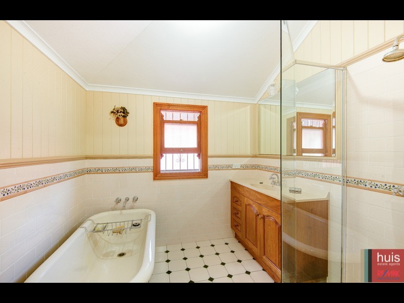 81 Brookfield Rd, Kedron QLD 4031