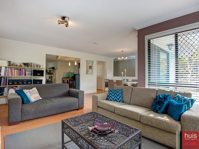 9 Woodrow Ct, Ferny Hills QLD 4055