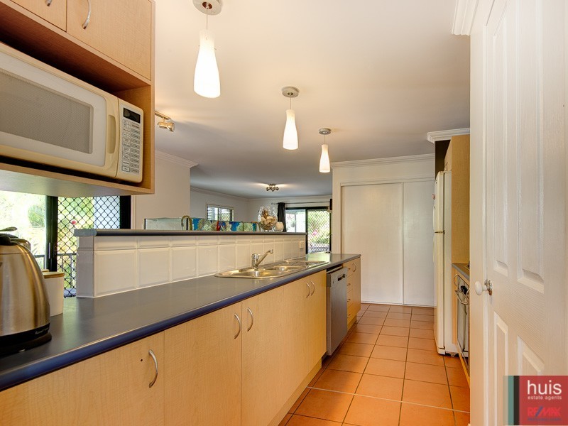9 Woodrow Ct, Ferny Hills QLD 4055