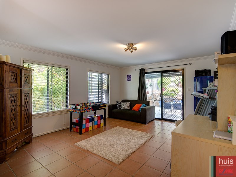 9 Woodrow Ct, Ferny Hills QLD 4055