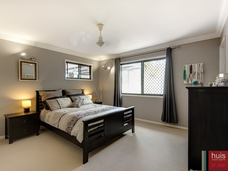 9 Woodrow Ct, Ferny Hills QLD 4055