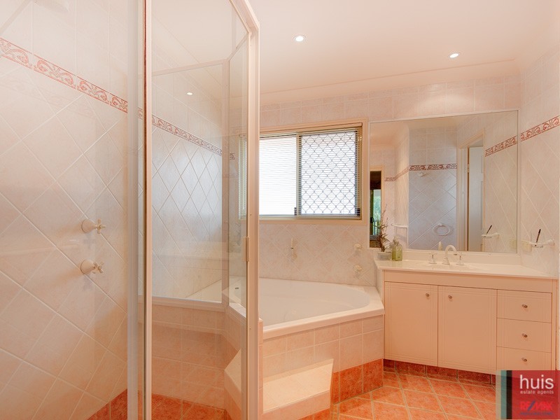 51 Delaney Cct, Carindale QLD 4152