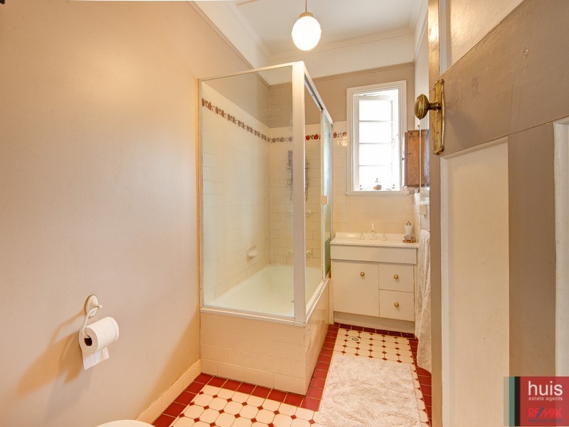 10 Muir St, Cannon Hill QLD 4170