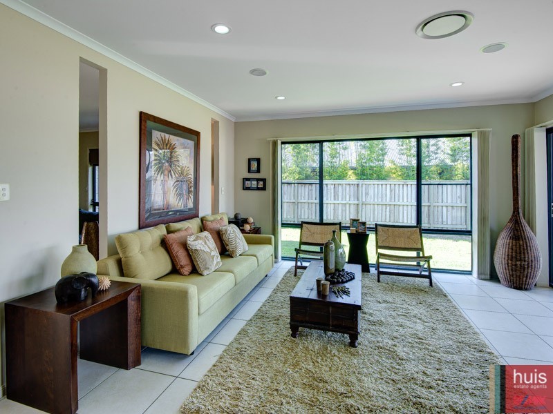 33 Sylvateere Cres., Wakerley QLD 4154