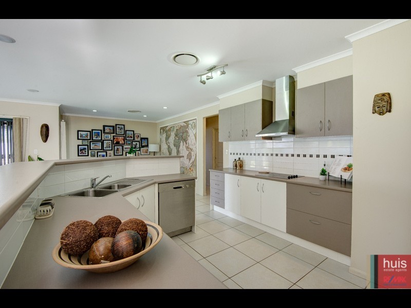 33 Sylvateere Cres., Wakerley QLD 4154