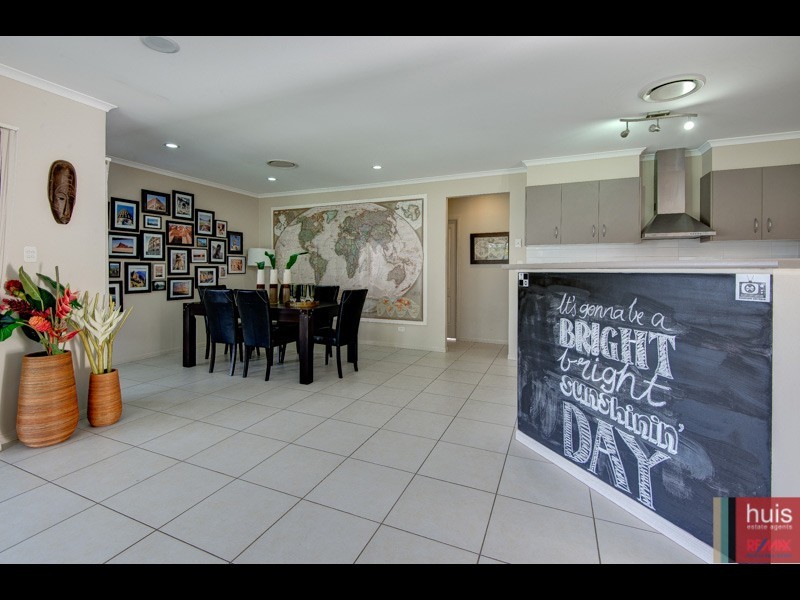 33 Sylvateere Cres., Wakerley QLD 4154