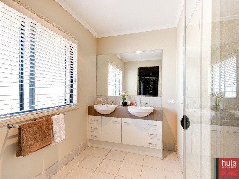 33 Sylvateere Cres., Wakerley QLD 4154