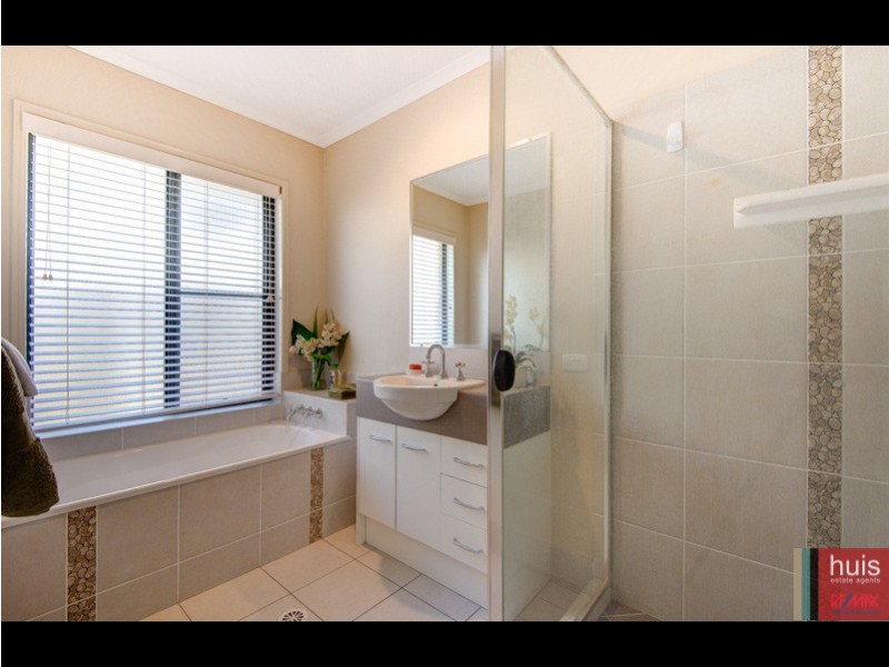 33 Sylvateere Cres., Wakerley QLD 4154