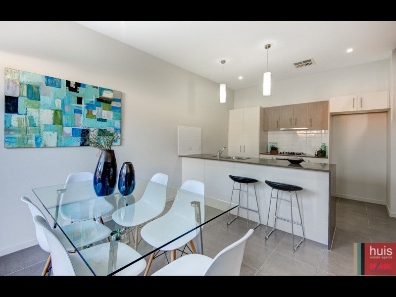 2/17 Berrima St, Wynnum QLD 4178