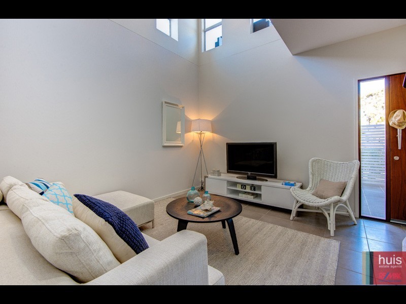 2/17 Berrima St, Wynnum QLD 4178