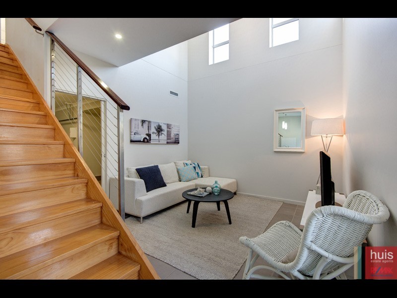 2/17 Berrima St, Wynnum QLD 4178