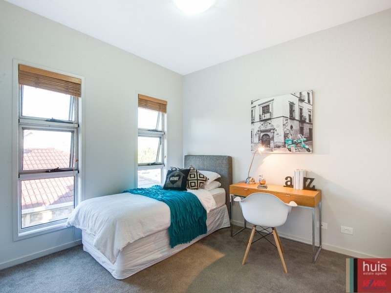2/17 Berrima St, Wynnum QLD 4178