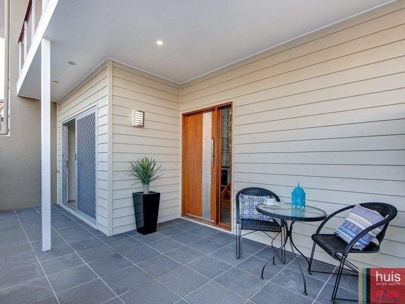 2/17 Berrima St, Wynnum QLD 4178